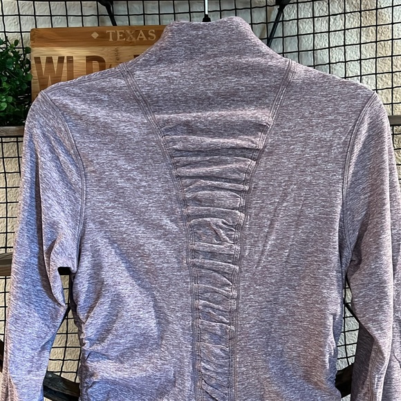 Lululemon Cypress Kiss 1/2 Zip Size 8 EUC $98 - Picture 8 of 15